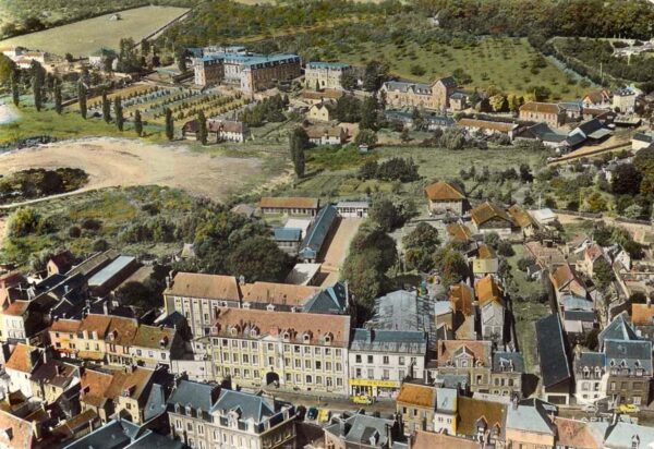 Vue sur la place Paul Dérou