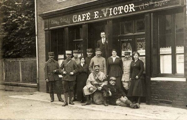 Bernay - Le café de la caserne Turreau