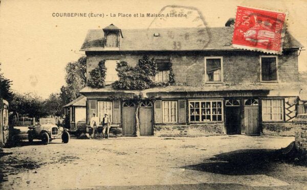 Courbépine - La place et la Maison Allienne