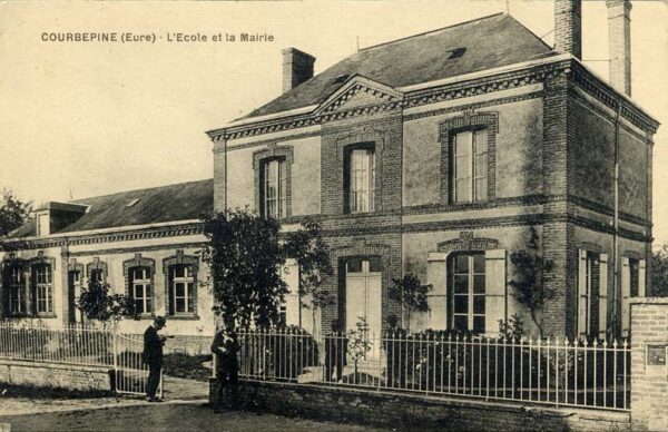 Courbépine - L'école et la mairie