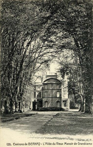 Grand-Camp - L'allée du vieux manoir