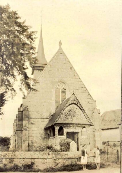 Jonquerets-de-Livet - L'église