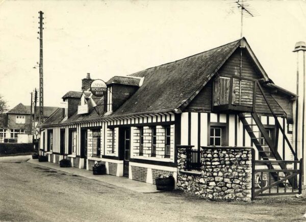 St-Aubin-le-Vertueux - Le café
