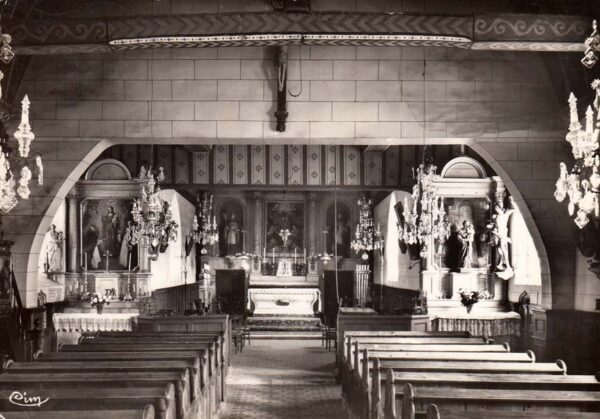 St-Aubin-le-Vertueux - L'intérieur de l'église