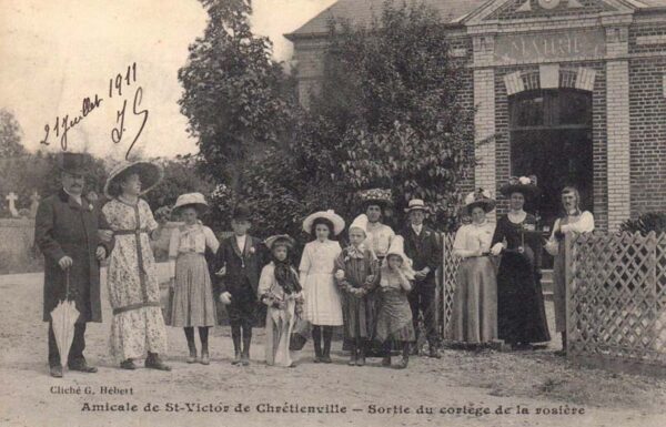 St-Victor-de-Chrétienville - Sortie du cortège de la rosière