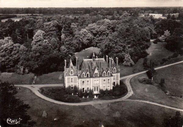 St-Quentin-des-Isles - Vue aérienne du Château