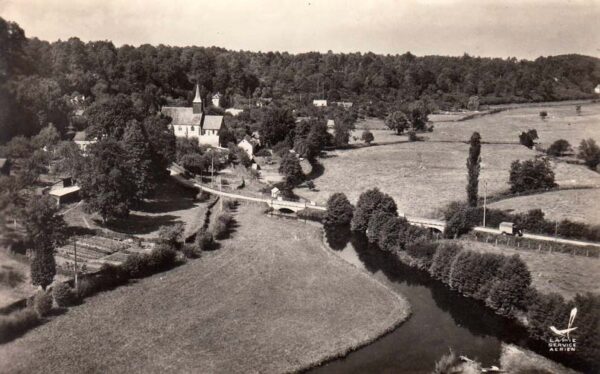 Ferrières-St-Hilaire - Vue aérienne du village