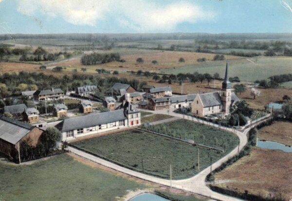 Courbépine - Vue aérienne de l'église et l'école