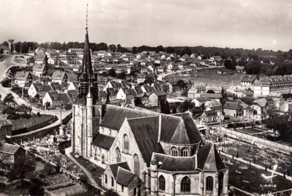 Bernay - Vue aérienne sur la basilique de la Couture