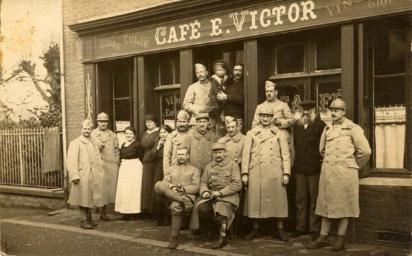 Rue Militaire (3) - Café E. VICTOR