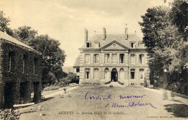 L'hôtel de la Gabelle vu du boulevard Dubus