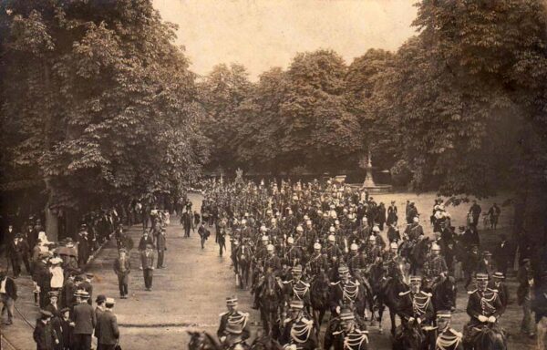 Défilé du 17ème place de Verdun
